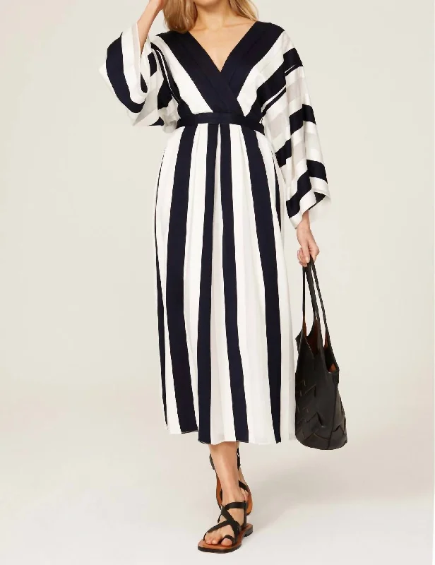 Midi dresses in pleated fabric -Striped Jacquard Kimono Midi Dress In Blue